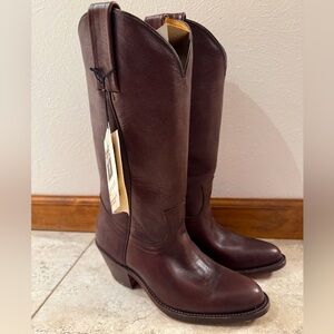 NWT Frye Cowboy Boots